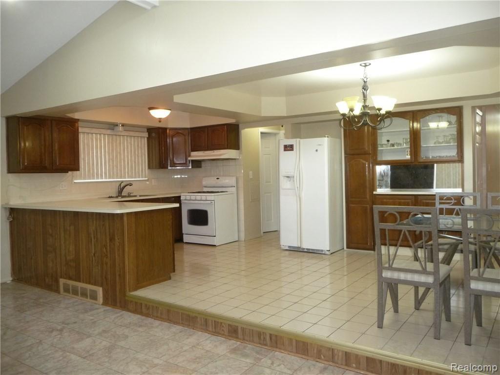 2805 Common Road Warren, MI 48092 - Photo 12 of 43