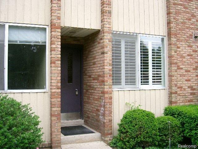 4043 West Maple Road, Unit 202 Bloomfield Hills, MI 48301 - Photo 4 of 15 maple door.jpg