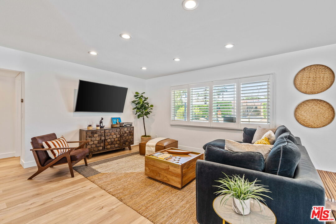 1399 Tamarisk Road Palm Springs, CA 92262 - Photo 14 of 28 a living room with furniture and a flat screen tv