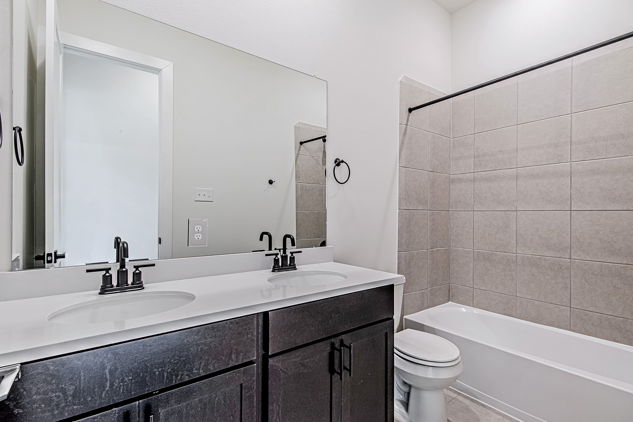 157 Peninsula Point Drive Montgomery, TX 77356 - Photo 24 of 33 a bathroom with a sink a toilet and shower