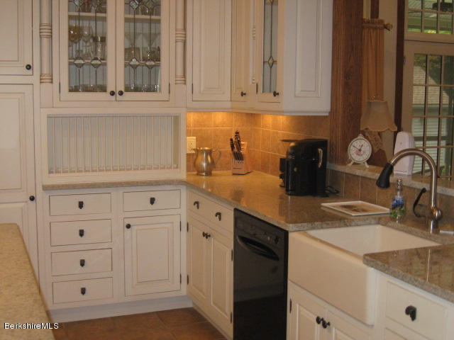 310 Dalton Division Road Pittsfield, MA 01201 - Photo 2 of 39 kitchen
