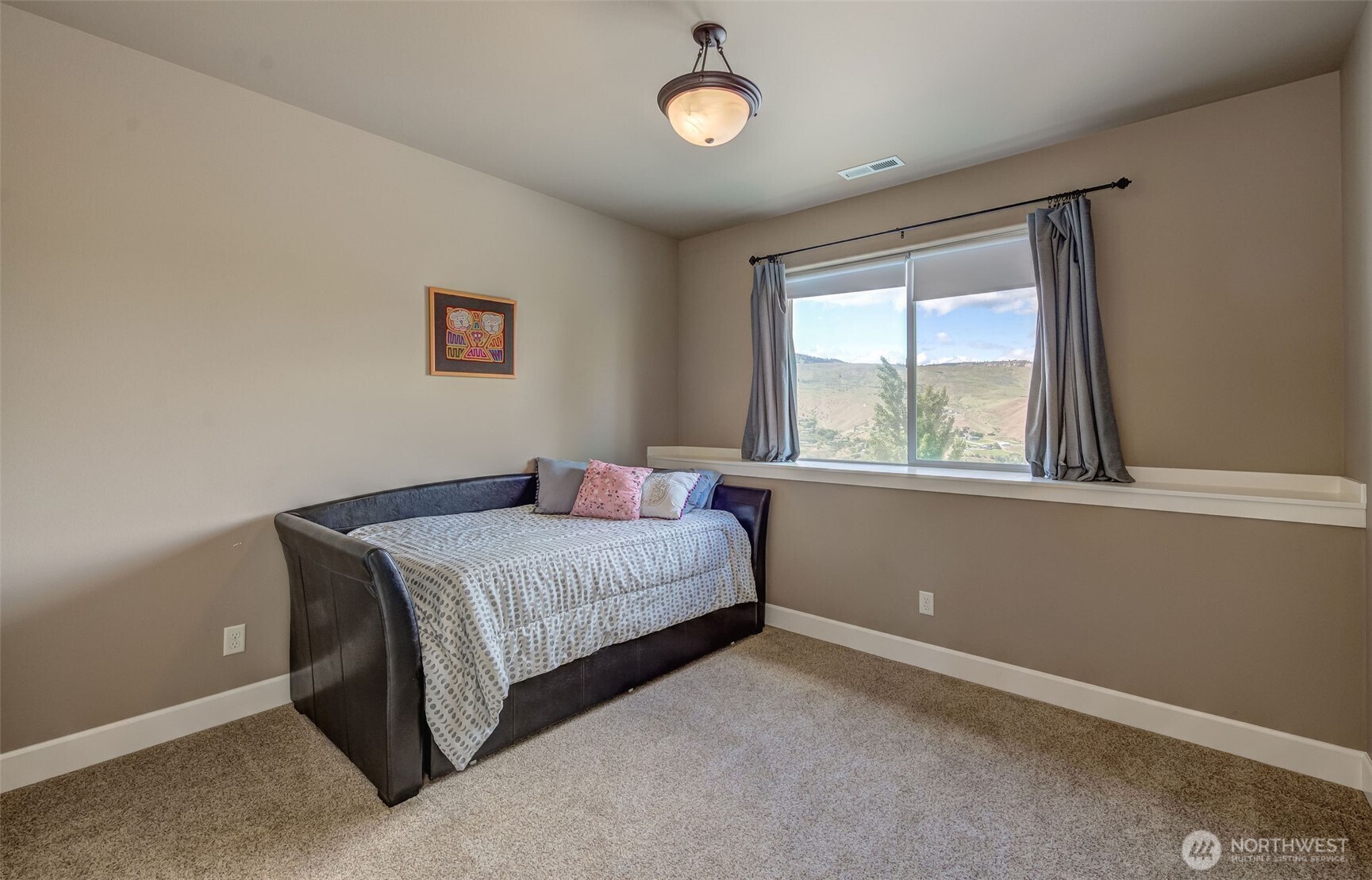 1400 Westpoint Place Wenatchee, WA 98801 - Photo 26 of 36 a bedroom with a bed and a window