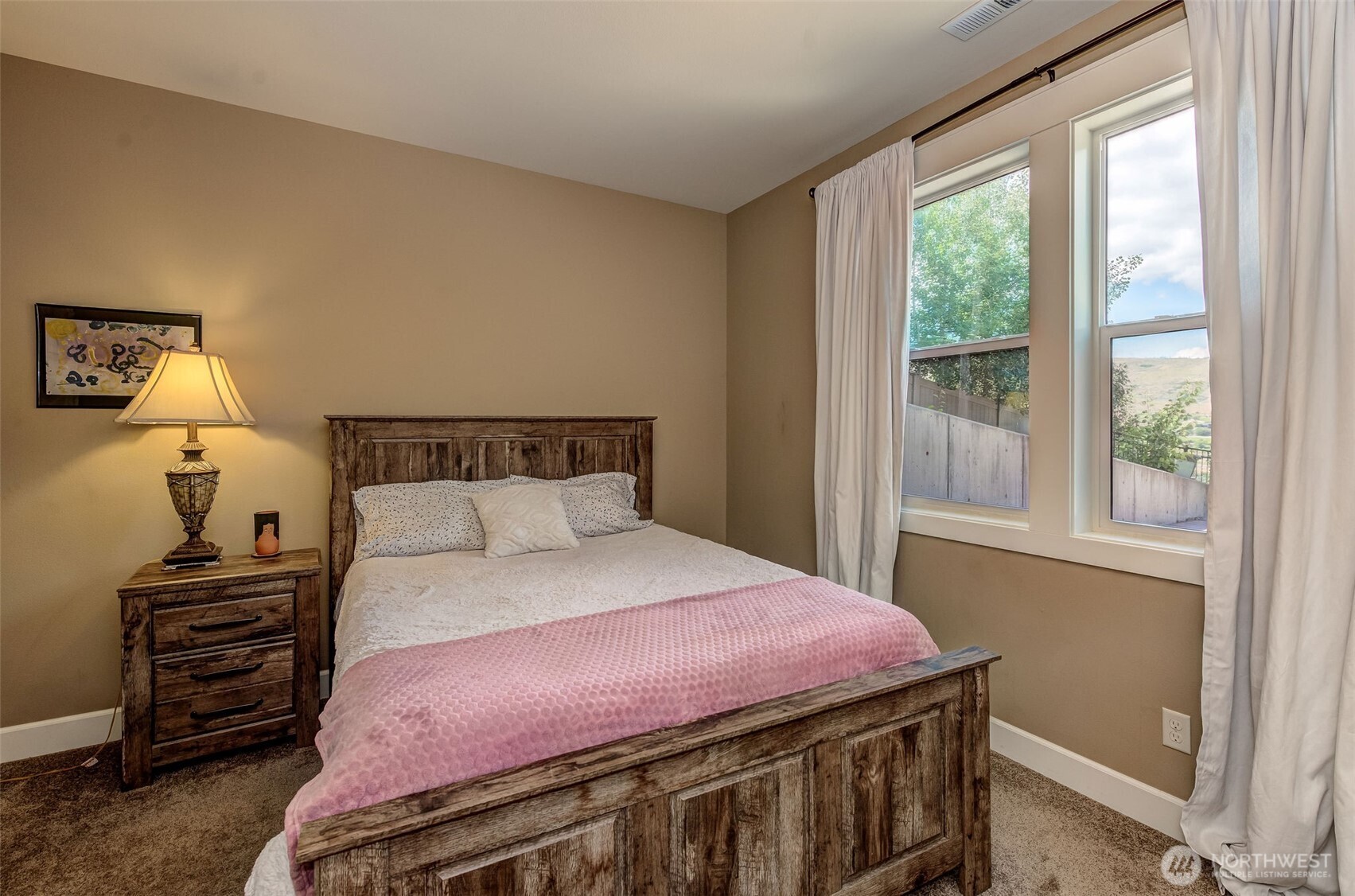 1400 Westpoint Place Wenatchee, WA 98801 - Photo 27 of 36 a bedroom with a bed and a window
