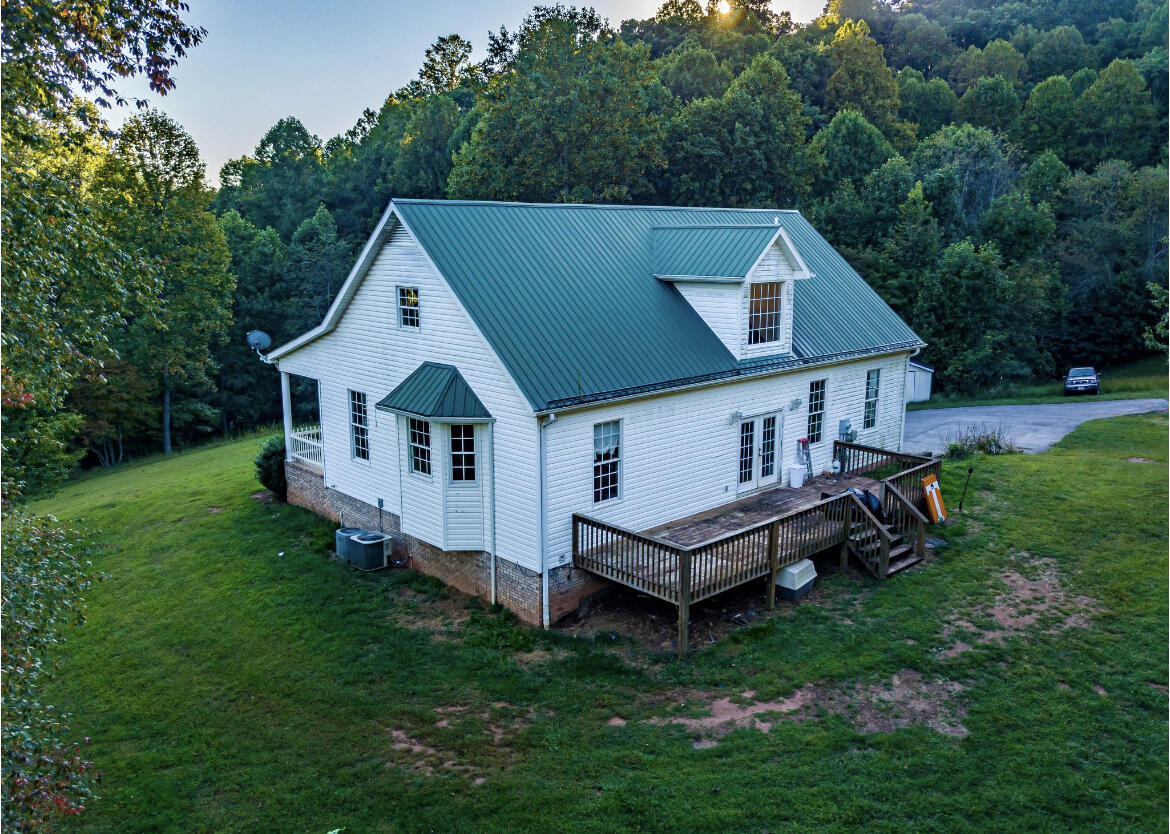 1145 Eaton Hill Road Hiltons, VA 24258 - Photo 3 of 21 IMG-0299
