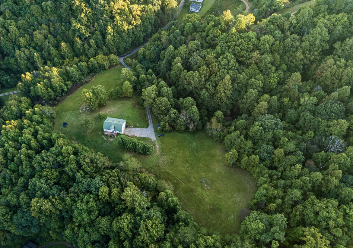 1145 Eaton Hill Road Hiltons, VA 24258 - Photo 4 of 21 IMG-0302
