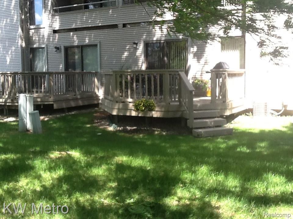 527 Oxford Court Rochester, MI 48307 - Photo 3 of 17 Upper Balcony and Lower Deck