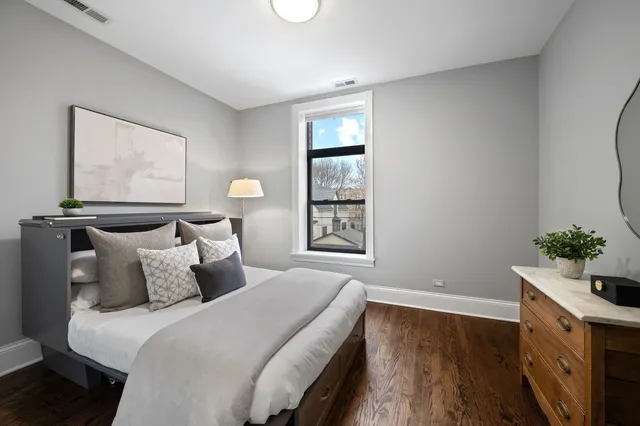 $1,599,000 | 1252 West Carmen Avenue, Chicago, IL 60640