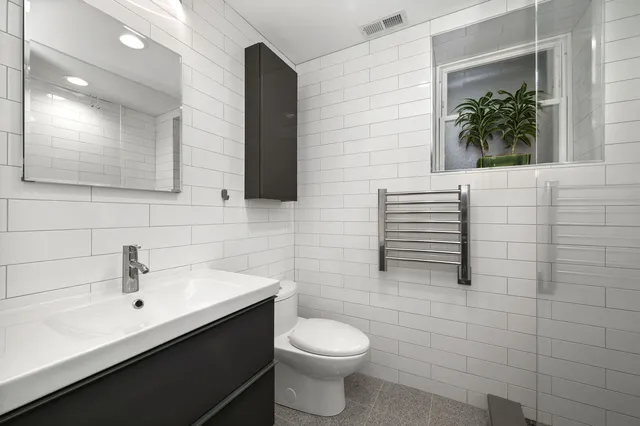 $1,599,000 | 1252 West Carmen Avenue, Chicago, IL 60640