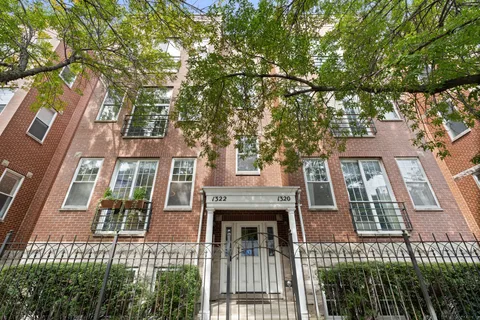 $725,000 | 1322 West Belmont Avenue, Unit 1W, Chicago, IL 60657