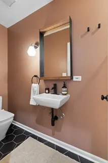 $725,000 | 1322 West Belmont Avenue, Unit 1W, Chicago, IL 60657