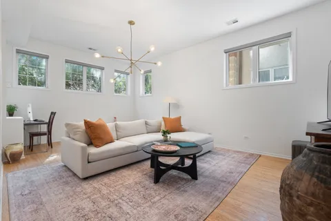 $725,000 | 1322 West Belmont Avenue, Unit 1W, Chicago, IL 60657
