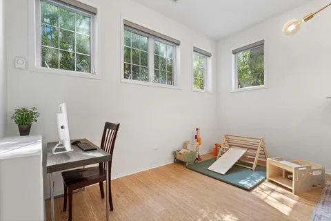 $725,000 | 1322 West Belmont Avenue, Unit 1W, Chicago, IL 60657