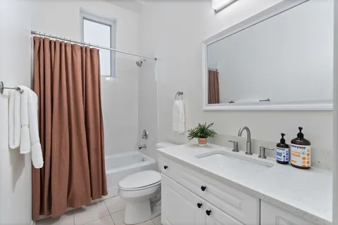 $725,000 | 1322 West Belmont Avenue, Unit 1W, Chicago, IL 60657