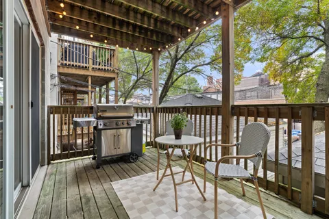 $725,000 | 1322 West Belmont Avenue, Unit 1W, Chicago, IL 60657