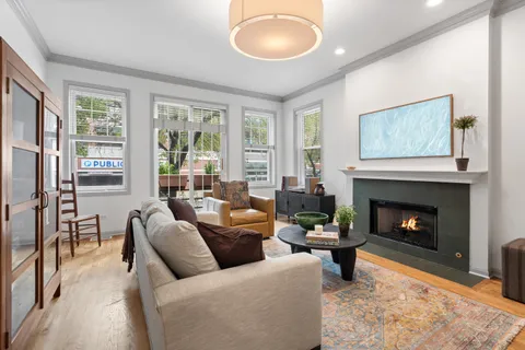 $725,000 | 1322 West Belmont Avenue, Unit 1W, Chicago, IL 60657