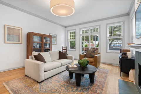 $725,000 | 1322 West Belmont Avenue, Unit 1W, Chicago, IL 60657