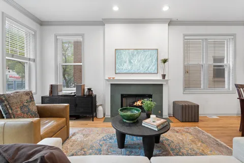 $725,000 | 1322 West Belmont Avenue, Unit 1W, Chicago, IL 60657