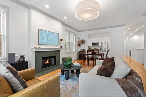 $725,000 | 1322 West Belmont Avenue, Unit 1W, Chicago, IL 60657