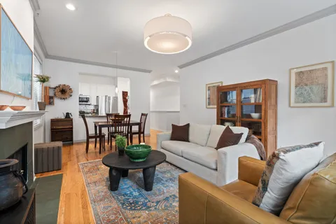 $725,000 | 1322 West Belmont Avenue, Unit 1W, Chicago, IL 60657