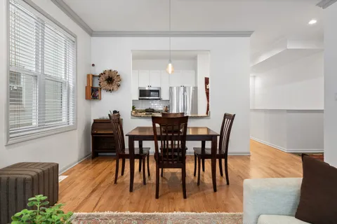 $725,000 | 1322 West Belmont Avenue, Unit 1W, Chicago, IL 60657