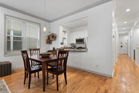 $725,000 | 1322 West Belmont Avenue, Unit 1W, Chicago, IL 60657