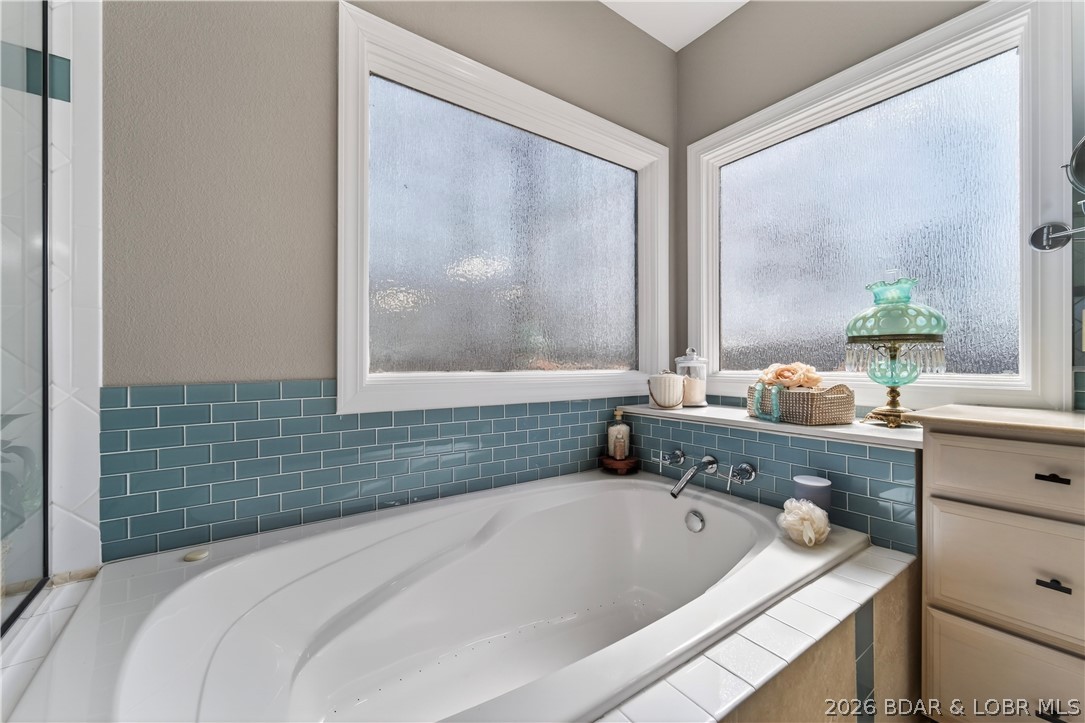 890 Anemone Road Lake Ozark, MO 65049 - Photo 17 of 63 Air Jetted tub