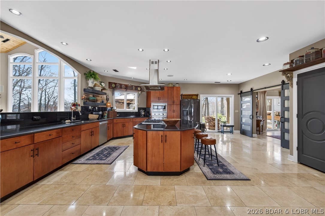 890 Anemone Road Lake Ozark, MO 65049 - Photo 27 of 63 Kitchen with breakfast bar