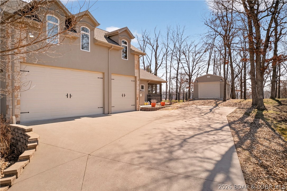 890 Anemone Road Lake Ozark, MO 65049 - Photo 3 of 63 3 car garage