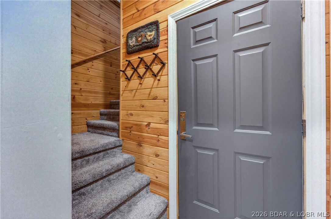 890 Anemone Road Lake Ozark, MO 65049 - Photo 37 of 63 Upstairs to guest room above garage