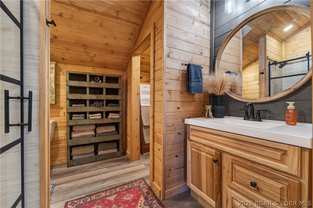 890 Anemone Road Lake Ozark, MO 65049 - Photo 41 of 63 Guest Bathroom