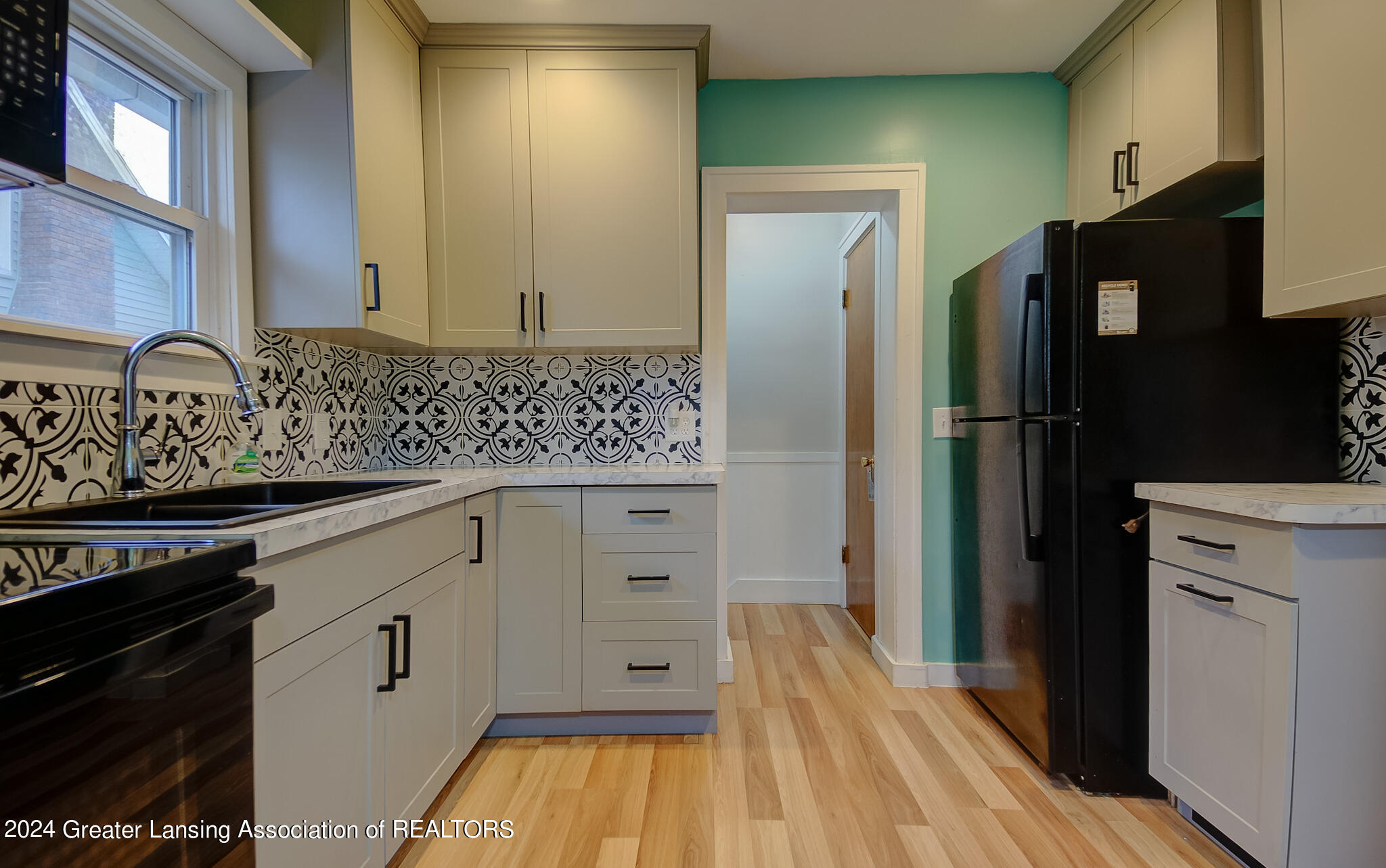 2304 Strathmore Road Lansing, MI 48910 - Photo 30 of 44 dsc08347_8_9