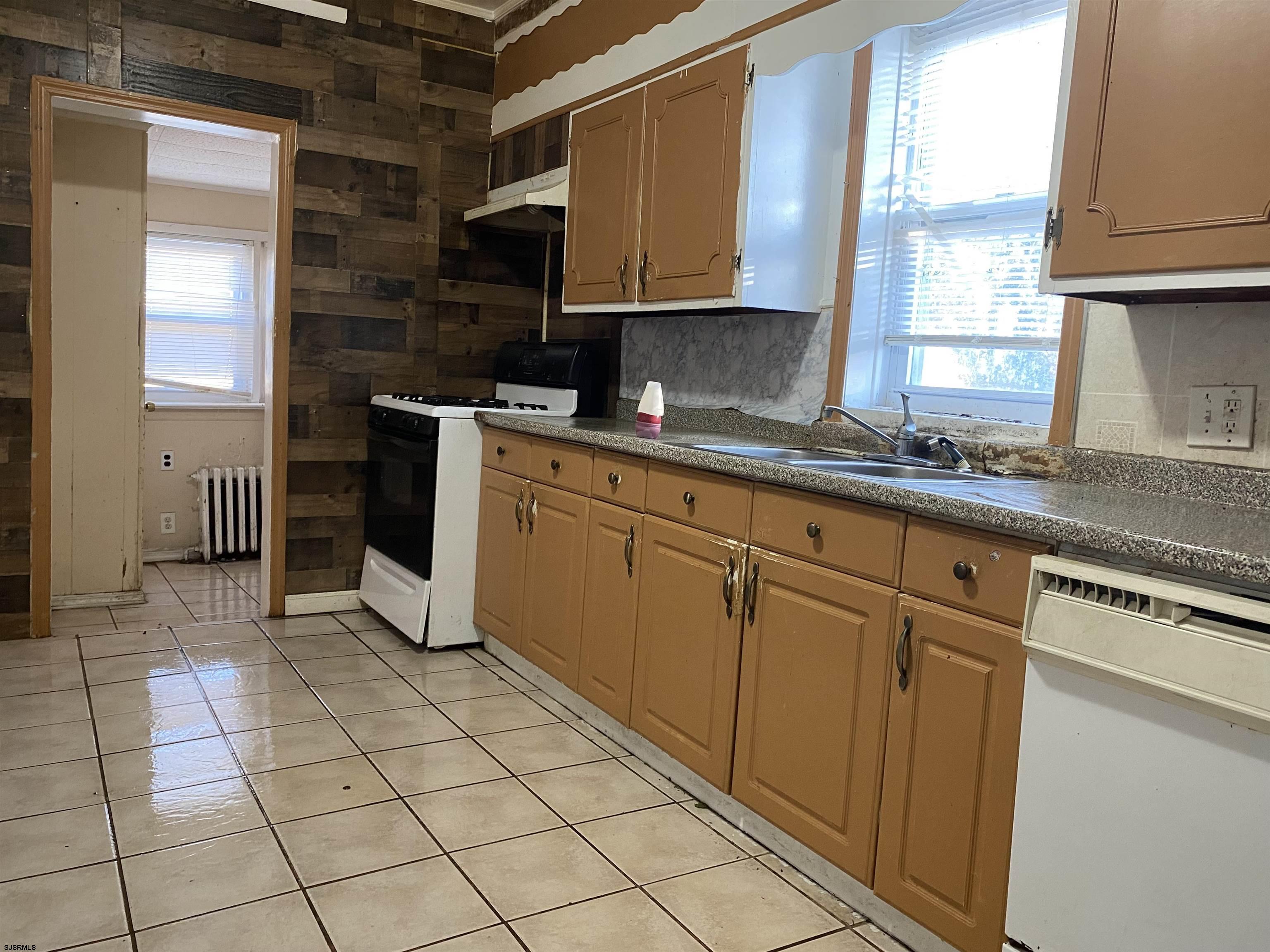 137 West Edgewater Avenue Pleasantville, NJ 08232 - Photo 11 of 36 a kitchen with cabinets and window