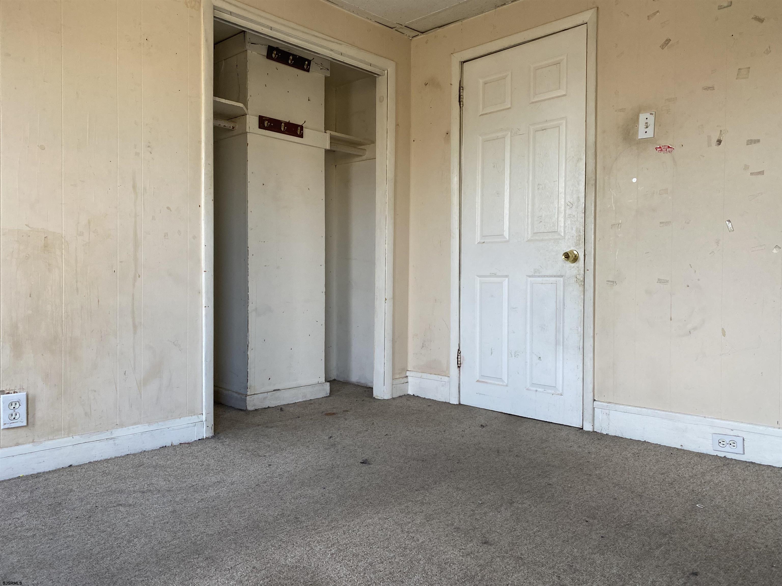 137 West Edgewater Avenue Pleasantville, NJ 08232 - Photo 21 of 36 an empty room with closet area