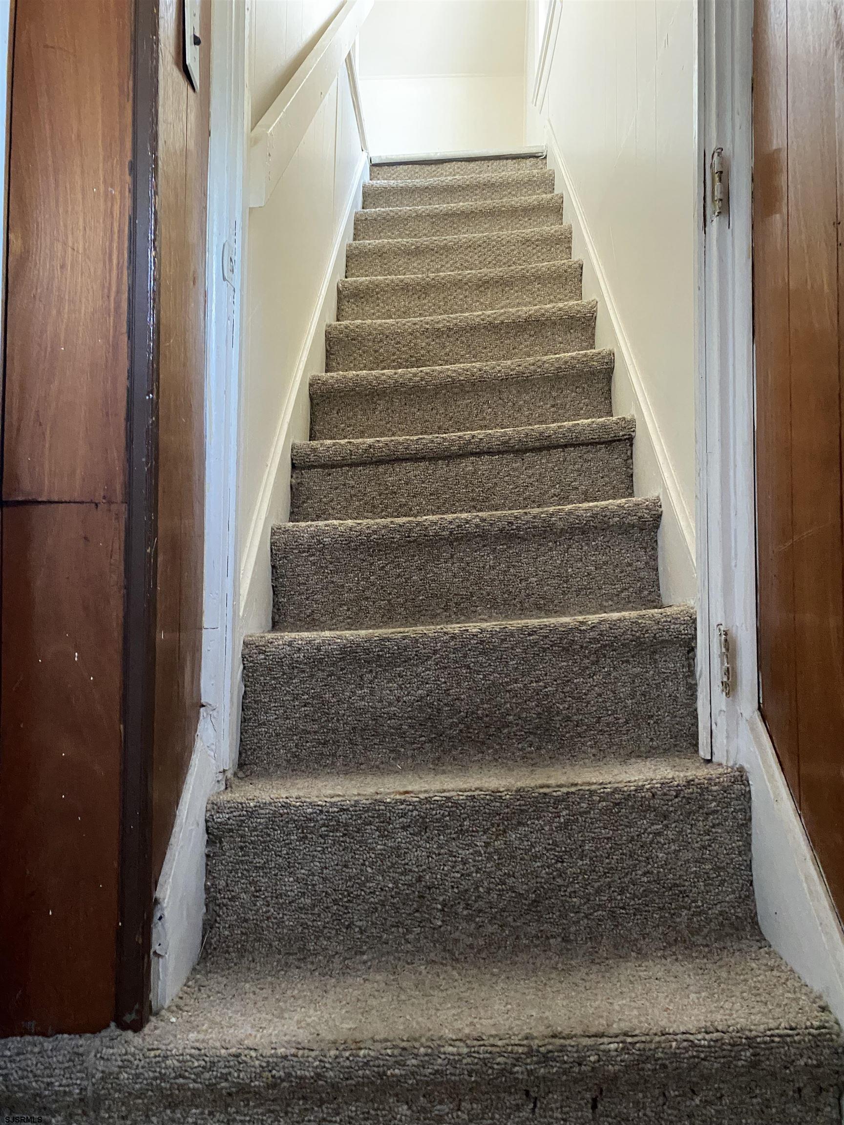 137 West Edgewater Avenue Pleasantville, NJ 08232 - Photo 23 of 36 a view of entryway