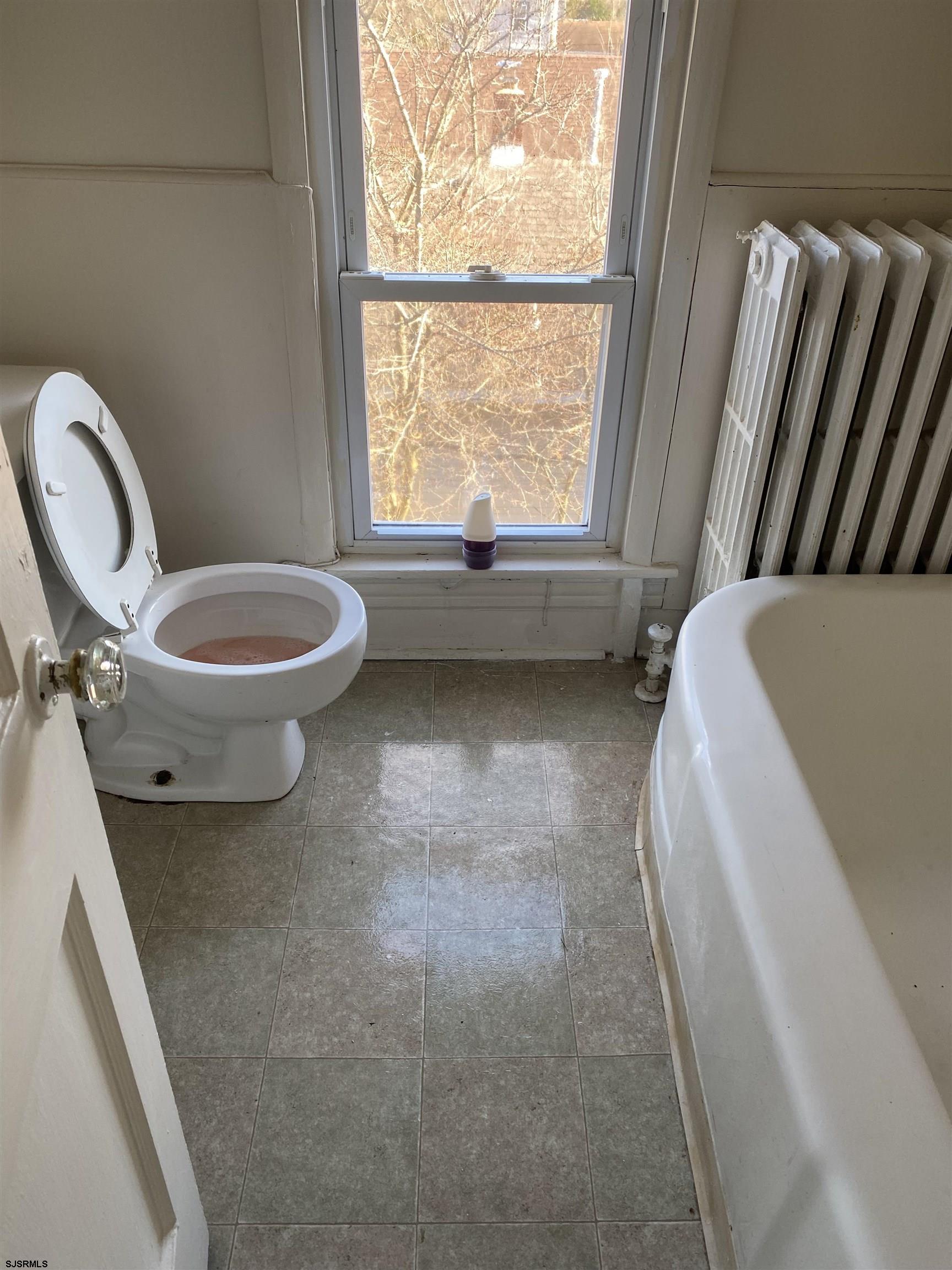 137 West Edgewater Avenue Pleasantville, NJ 08232 - Photo 30 of 36 a bathroom with a toilet a sink and a bathtub