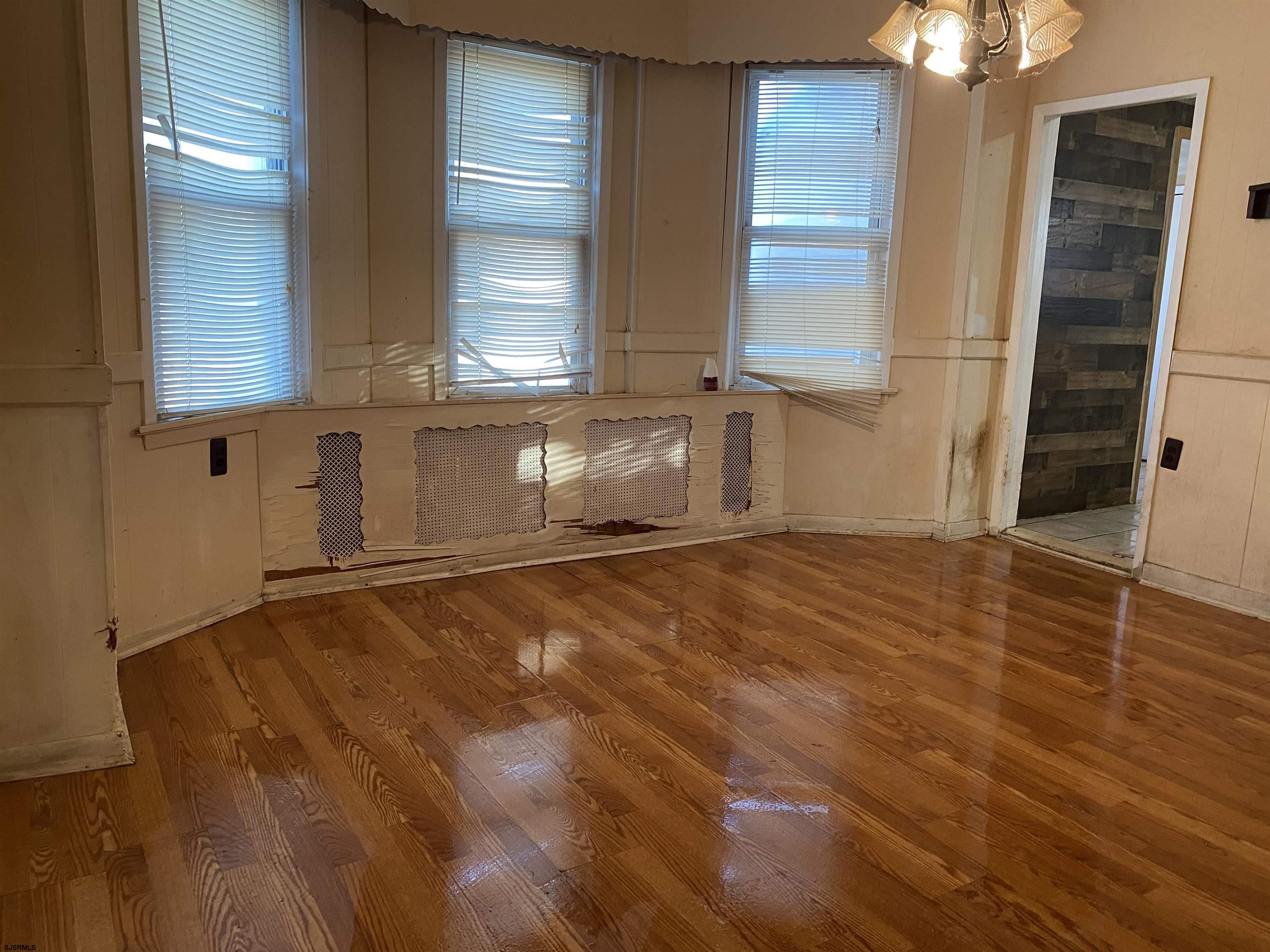 137 West Edgewater Avenue Pleasantville, NJ 08232 - Photo 8 of 36 an empty room with wooden floor and windows