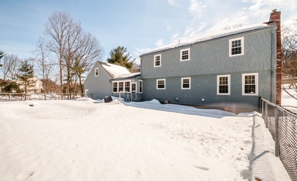 22 Cranberry Road Dracut, MA 01826 - Photo 4 of 28 Gallery Image 4