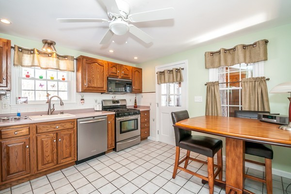 22 Cranberry Road Dracut, MA 01826 - Photo 10 of 28 Gallery Image 10