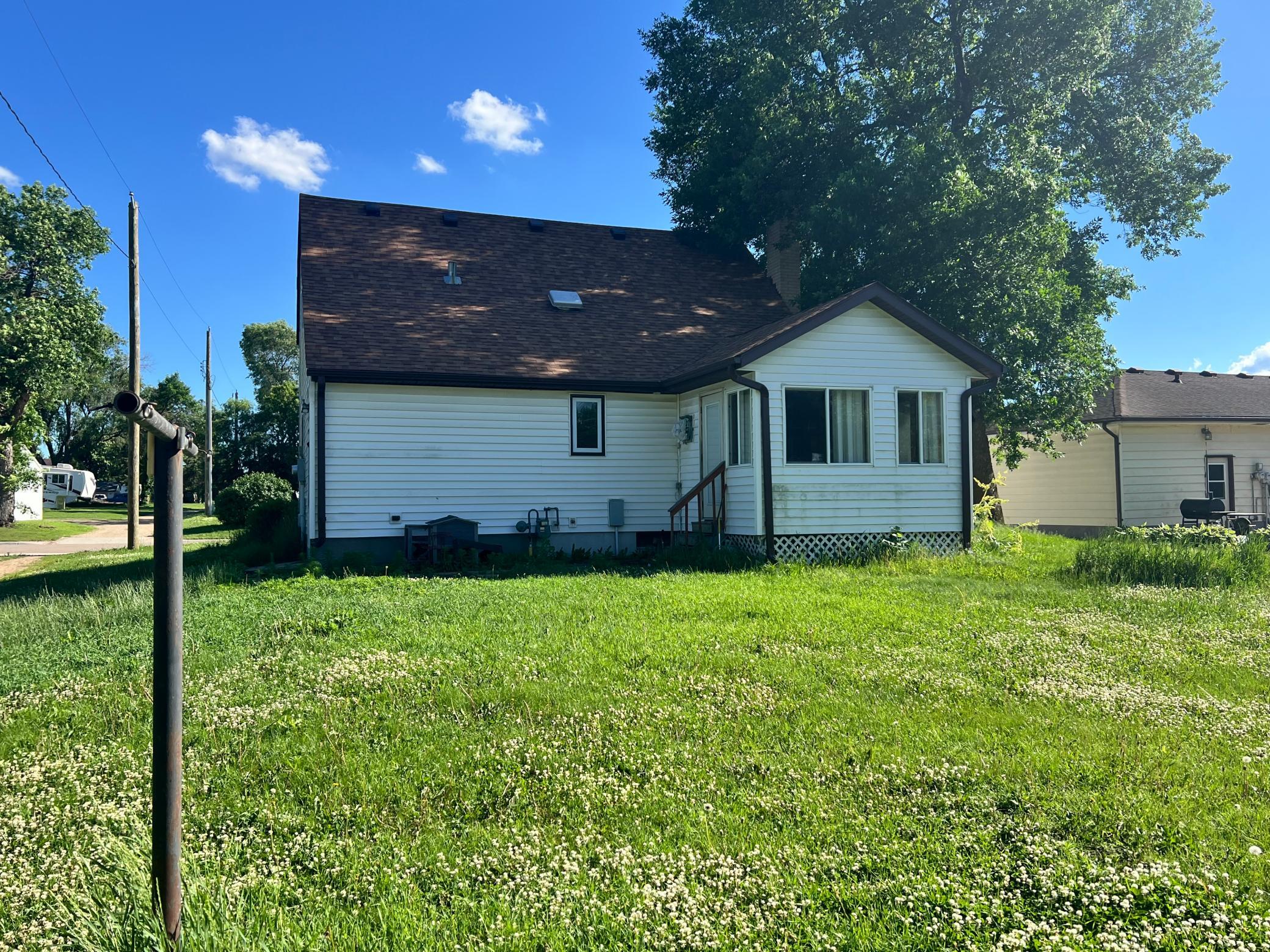 256 Locust Street Dawson, MN 56232 - Photo 4 of 28