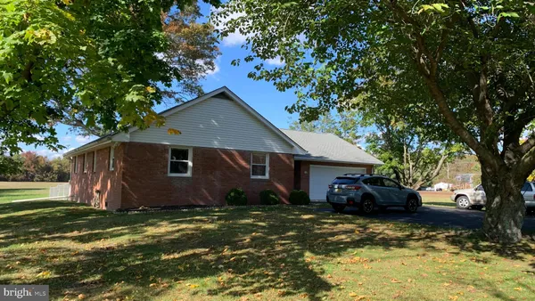 $2,300 | 116 North Golfwood Avenue, Carneys Point, NJ 08069