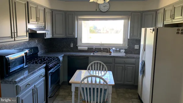 $2,300 | 116 North Golfwood Avenue, Carneys Point, NJ 08069