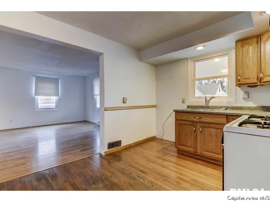 2253 East Keys Avenue Springfield, IL 62702 - Photo 6 of 31