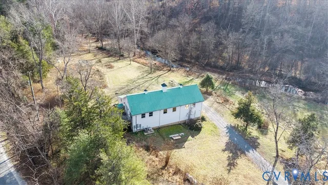 a view of a yard with a tree