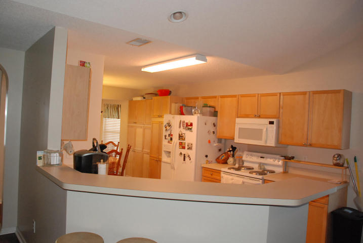 447 Maple Oak Lane Charleston, SC 29414 - Photo 6 of 15 447 Maple Oak Ln kitchen 2