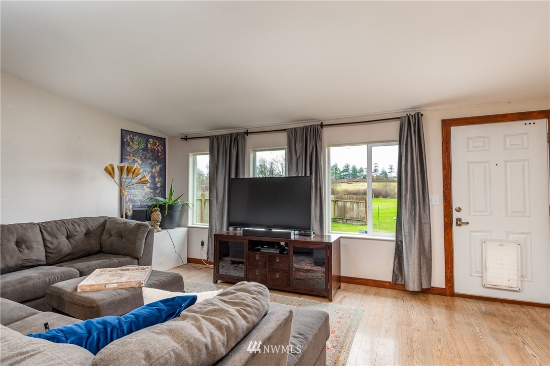 955 Riepma Avenue Oak Harbor, WA 98277 - Photo 3 of 21 Gallery Image 3
