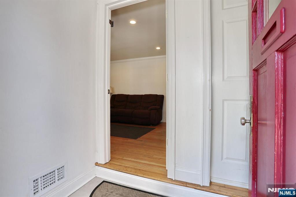 45 Webster Street Ridgefield Park, NJ 07660 - Photo 3 of 40
