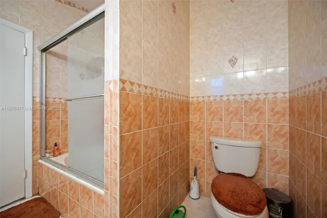a bathroom with a toilet and a shower