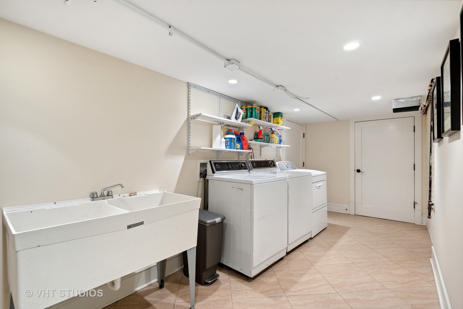 1601 Central Avenue Wilmette, IL 60091 - Photo 25 of 32 a utility room with dryer and washer