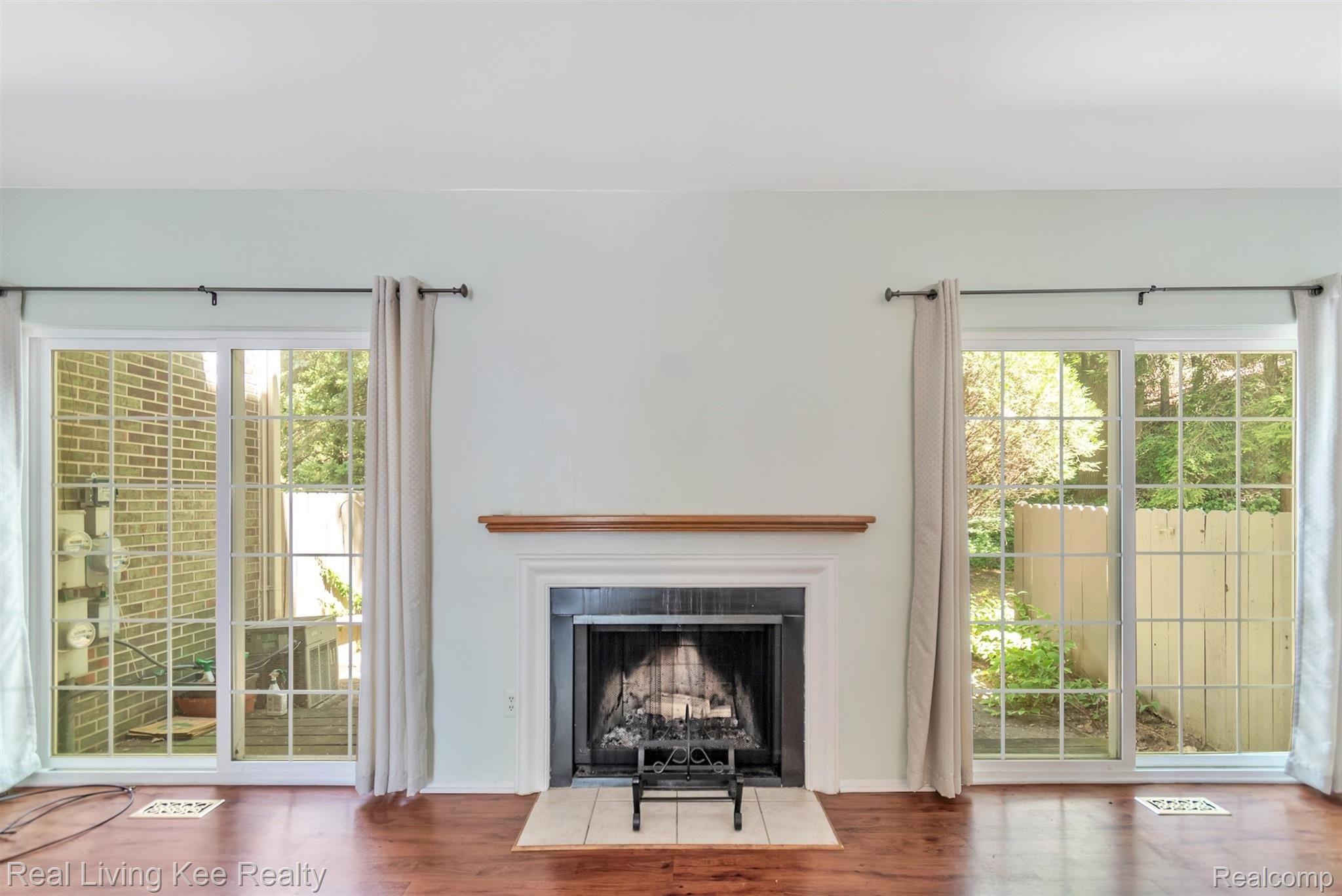 1594 Ravine Lane Rochester, MI 48306 - Photo 9 of 32 Ravinefireplace.jpg