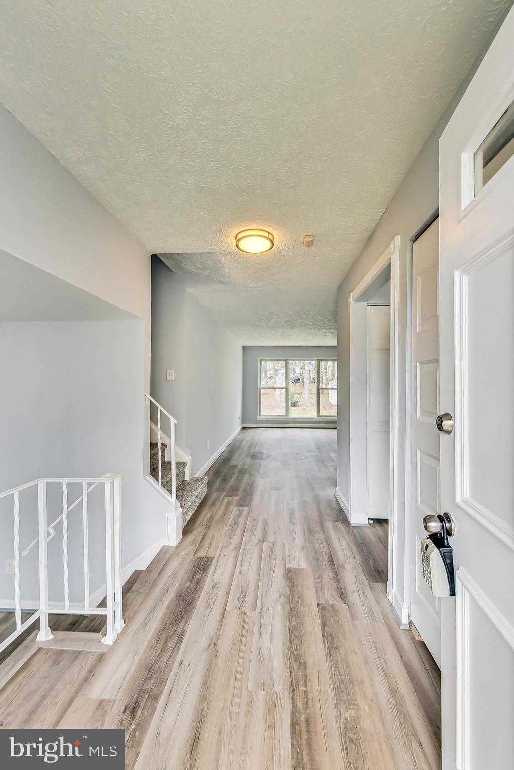 9209 Lancelot Road Fort Washington, MD 20744 - Photo 3 of 59 Foyer